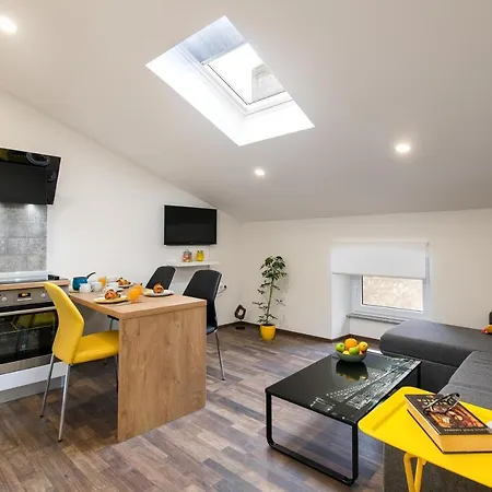 Hana - Attic In City Center Apartment *