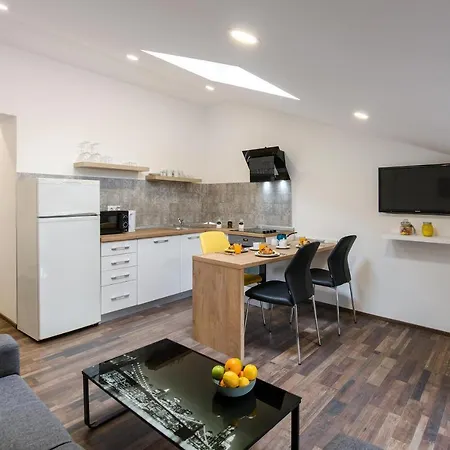 Appartamento Hana - Attic In Center *