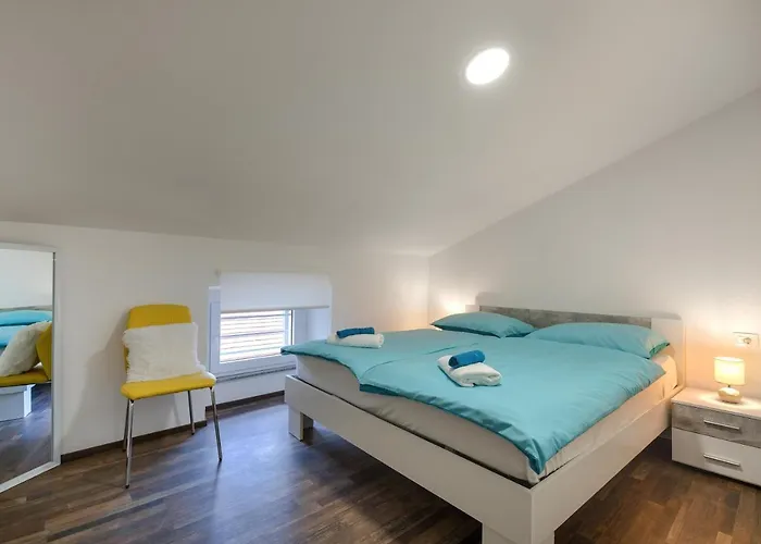 Hana - Attic In Center Lägenhet