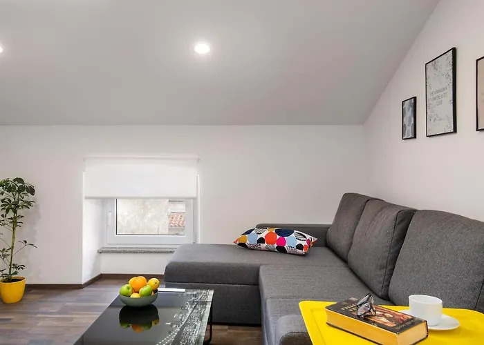 Hana - Attic In Center * Pula